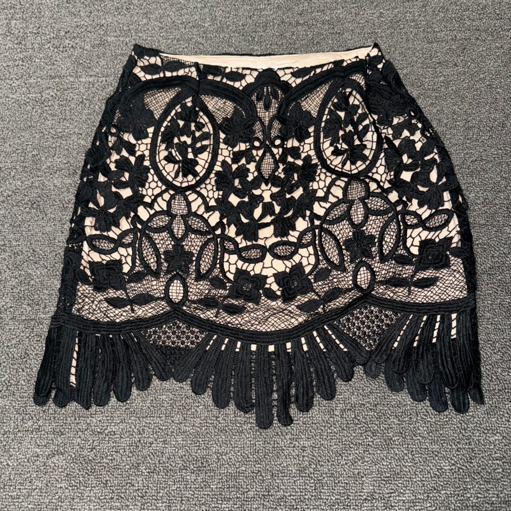 Lovers + Friends Black Lace‎ Mini Skirt Scalloped Fringe Hem Champagne Lining XS